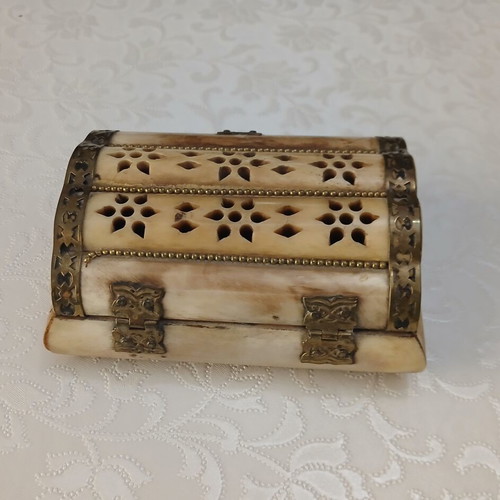 Jewelry boxes set of 2 like new, bone and brass decorative elements