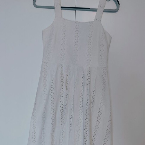Regalinas dress one size white like new with zipper and lining