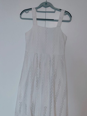 Regalinas dress one size white like new with zipper and lining