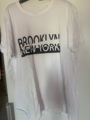 Admiral men's t-shirt XL like new, white and black
