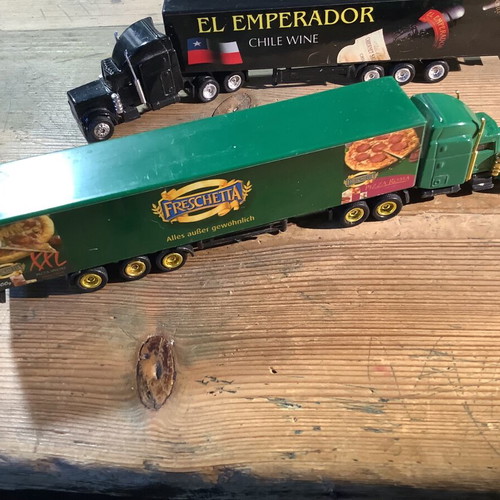 MACK trucks 1/87 like new, set of two