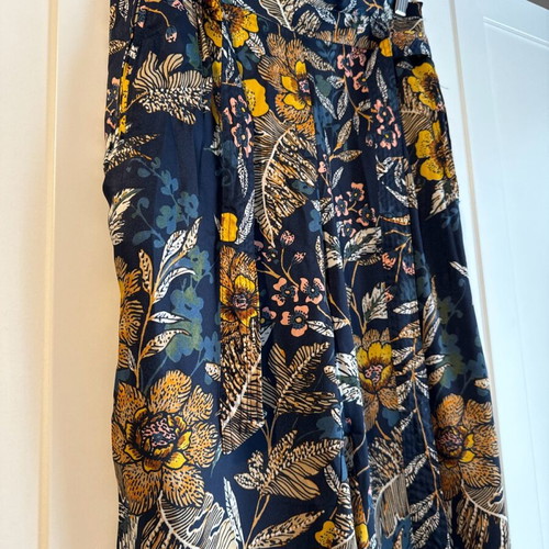 Stradivarius satin floral pants used, size 38, blue