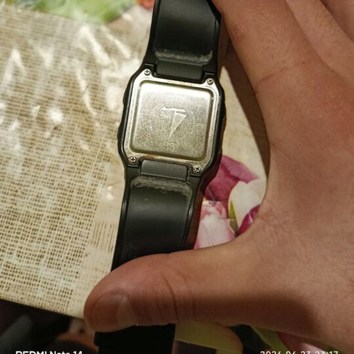 Q&Q manual wristwatch, black