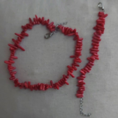 Jewelry set of natural coral necklace and bracelet like new