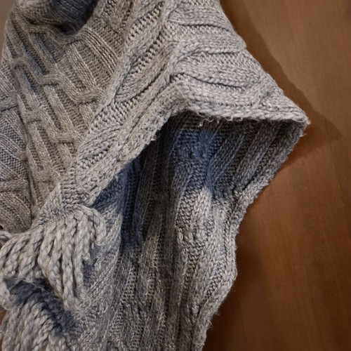 Rinascimento cape size M-L, like new, gray, warm winter poncho with fringes
