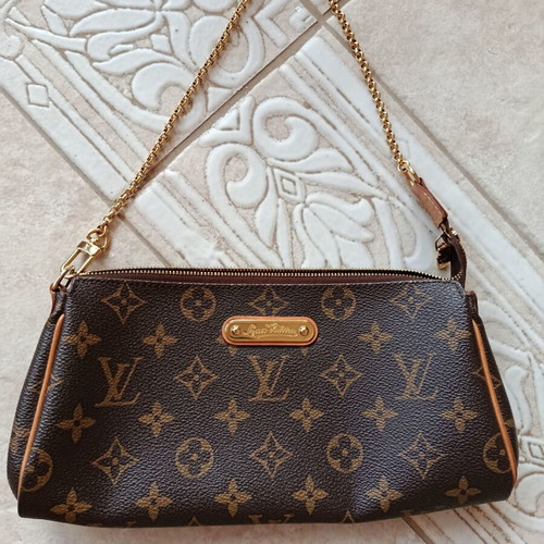 Louis Vuitton Eva Pochette bag like new, Monogram canvas, brown