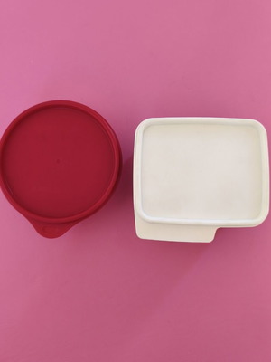 Tupperware food containers used, set of 2, burgundy color