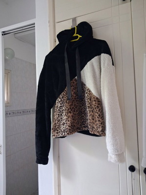 Cozy & Chic Colorblock Hoodie ANEL like new, leopard print