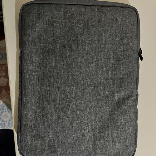 Tablet-iPad case like new, dimensions 23x29 cm