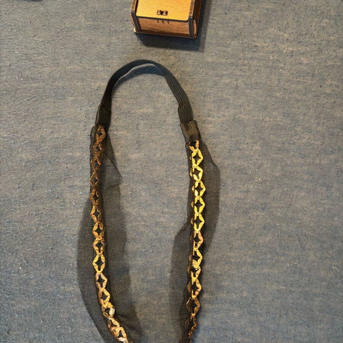 Gold choker necklace like new, made of stainless steel