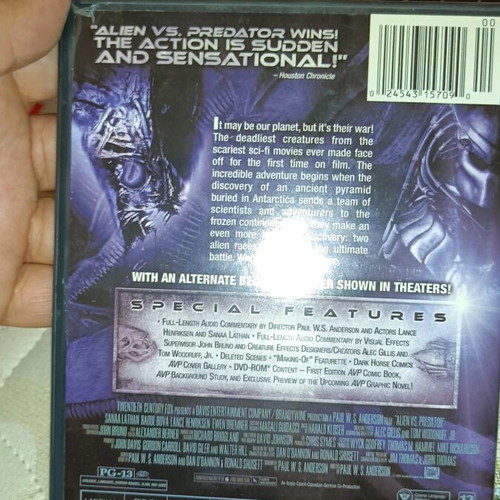 Alien vs Predator DVD like new, widescreen with English subtitles
