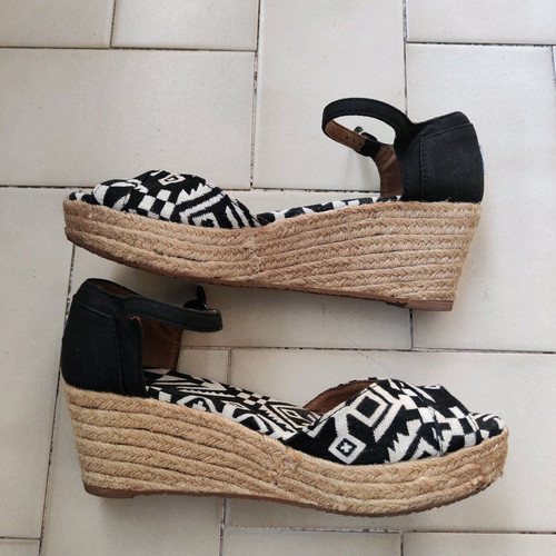 TOMS Black and White Platform Espadrille Sandals used, Size W9 (40)