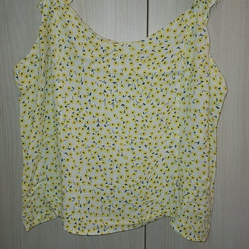 H&M floral top size 46 like new, yellow