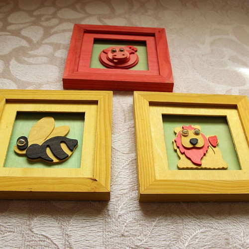 Wooden frames for kids room like new, set of 3 with figures