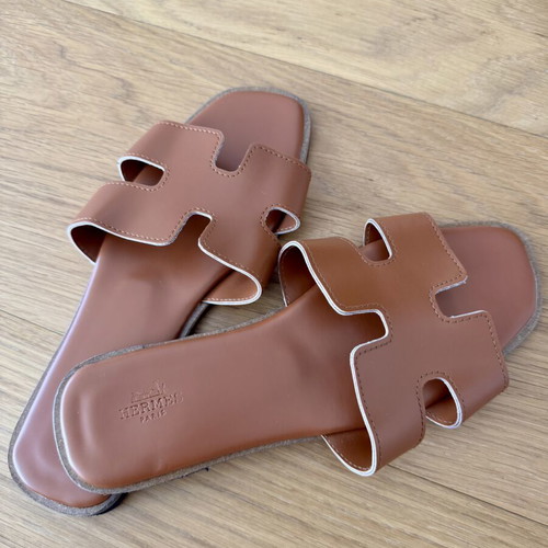 Hermes leather slippers, size 40, tan color