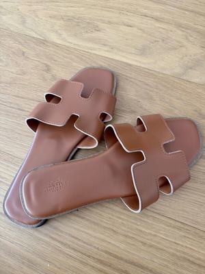 Hermes leather slippers, size 40, tan color