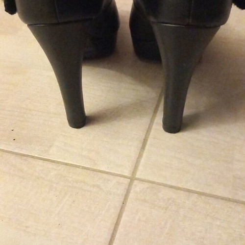 Maria Mare leather pumps with strap size 39 like new black