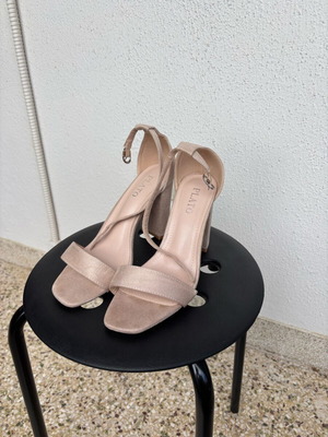 Πέδιλα Plato γυναικεία μπεζ σουέτ με χοντρό τακούνι 10εκ. σαν καινούργια, νούμερο 39
