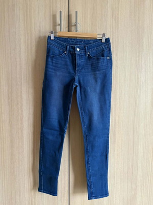 Lévis women's jeans like new, size M, blue