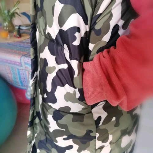 Women's camouflage vest jacket with hood like new, multicolor