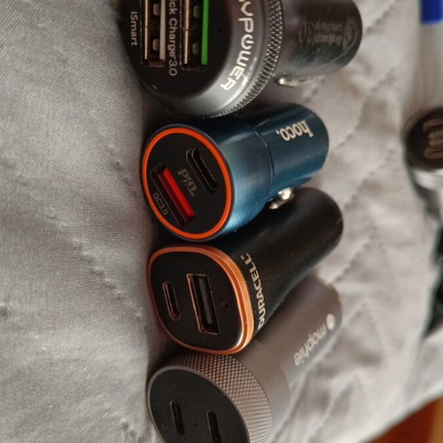 Car adapters like new with Quickcharge USB 3.0 charging