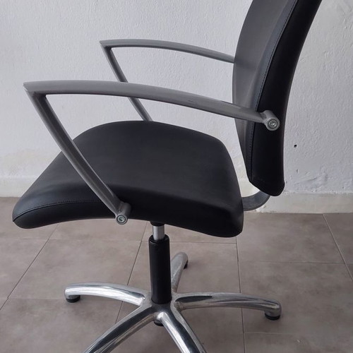 AGV Riviera salon chair new