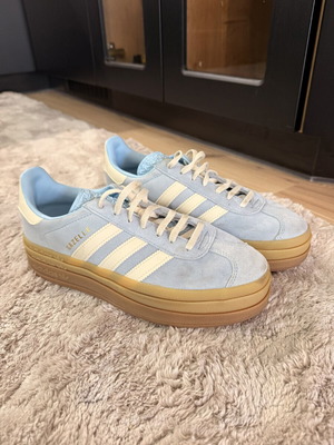 Adidas Gazelle Platform shoes like new, size 40, light blue