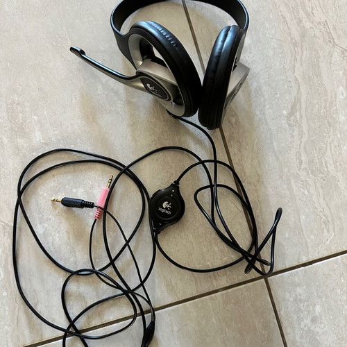 Logitech 981-000041 digital precision PC gaming headset like new