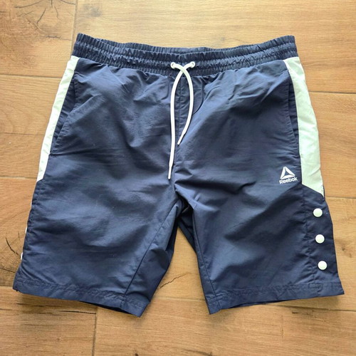 Reebok Bermuda shorts medium size used, dark blue and white