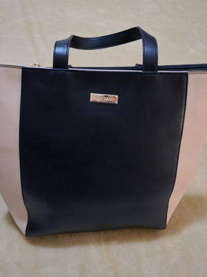 Duki Daso handbag like new