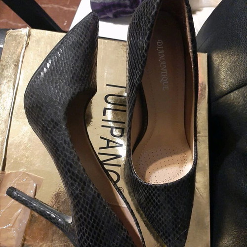 Black high heel shoes like new, size 39, crocodile pattern