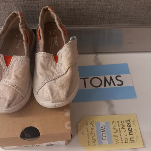 Toms espadrilles kids size 22 beige like new