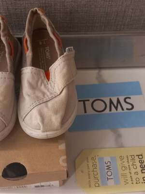 Toms espadrilles kids size 22 beige like new