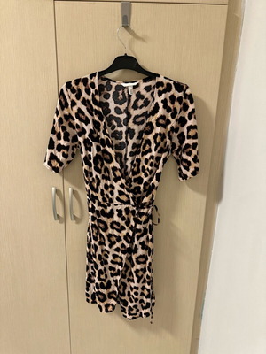 Leopard wrap dress H&M like new, small, viscose