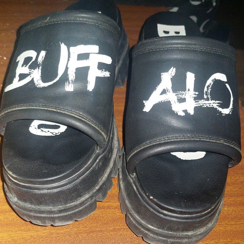 Buffalo OG sandals vegan leather size 39 like new, black white