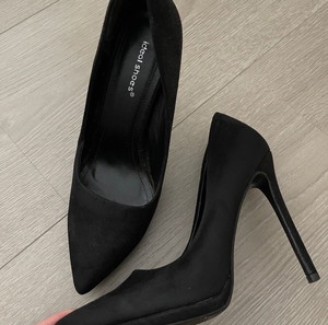 Γόβες suede μαύρες