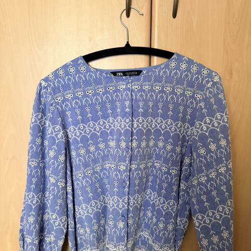 Zara crop shirt in perfect condition, white and blue, size L
