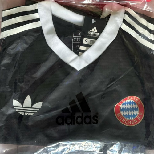 Bayern GK Jersey brand new with tags