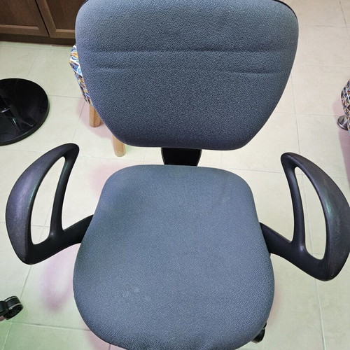 Office swivel chair used with wheels