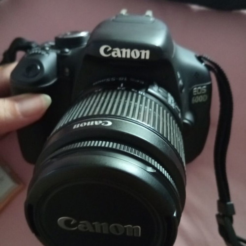 Canon EOS600D camera with 18-55mm lens, strap, charger, and two batteries