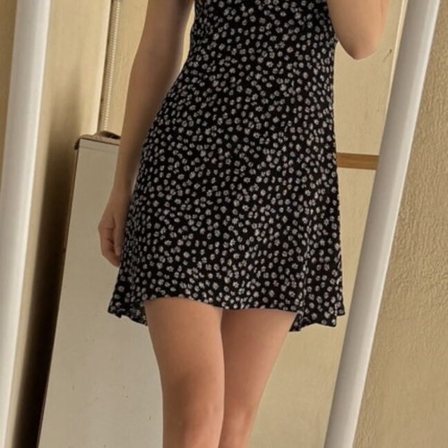 Bershka women's dress black with daisies like new, size M