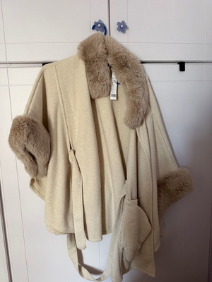 BSB cape outerwear in ivory color one size like new