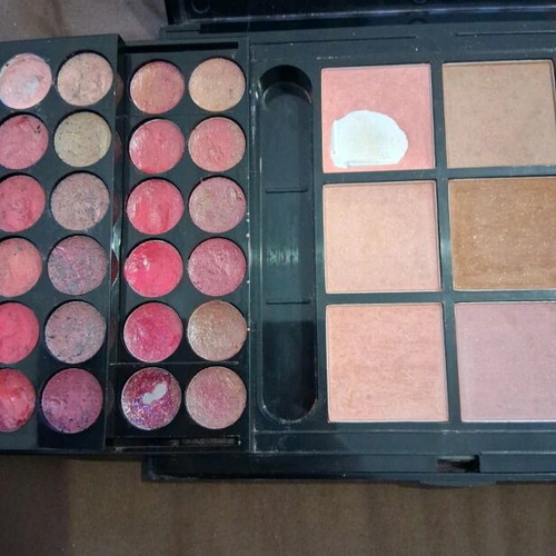 Makeup palette used with 36 lip colors, 6 blushes, 36 eyeshadows and mirror