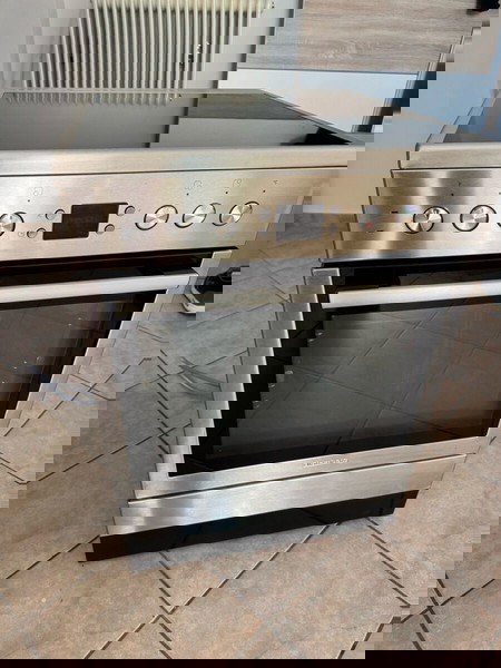 κουζίνα inox Blomberg με τα χαρτιά της