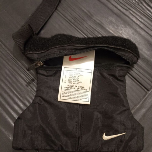 Nike black running armband with zipper pocket, 13x13 cm