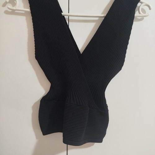 Black crop top size S like new, wool fabric