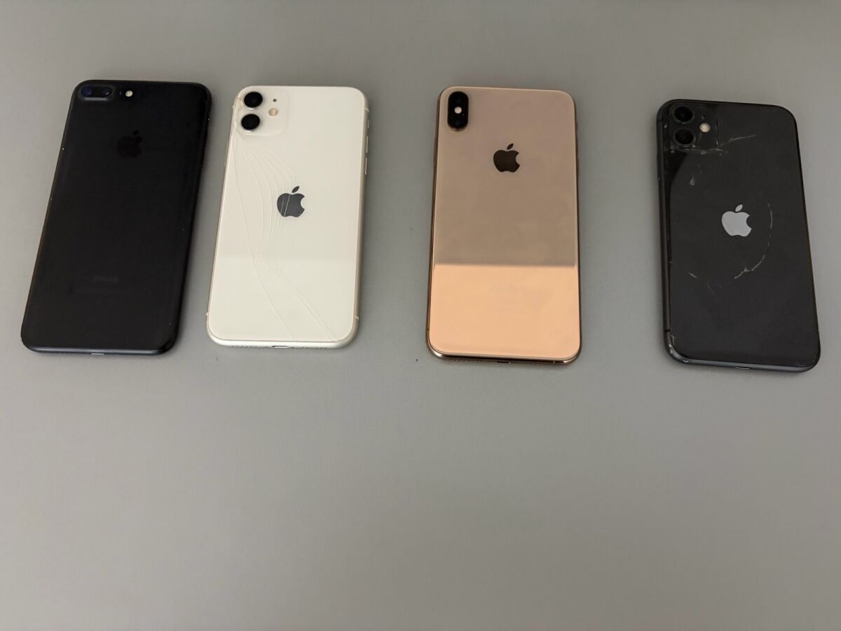 iPhone pack of 4 used, 2× iPhone 11… - € 249,00 - Vendora.cy