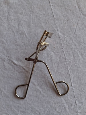 Vintage Amy Eyelash Curler used with silicone pad