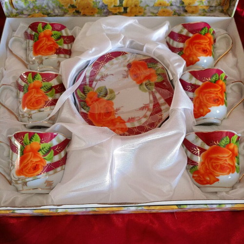 Set of cups new in box with beautiful colors
