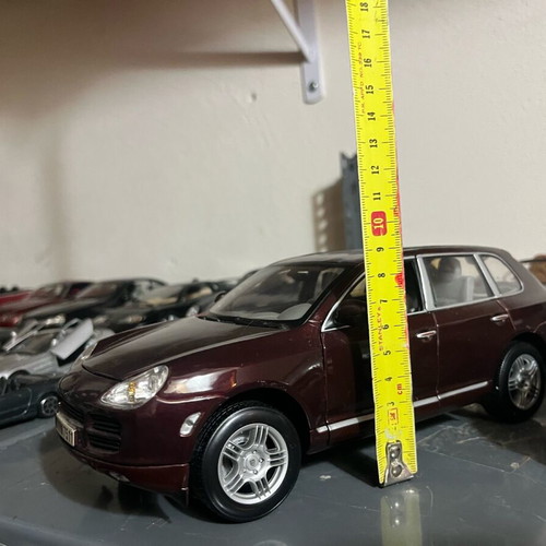 Porsche Cayenne S 1:18 car model used, good condition